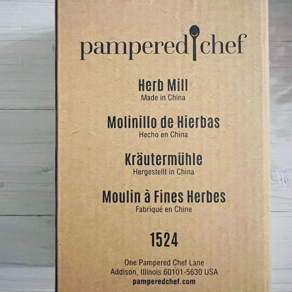 Brand New Pampered Chef Herb Mill